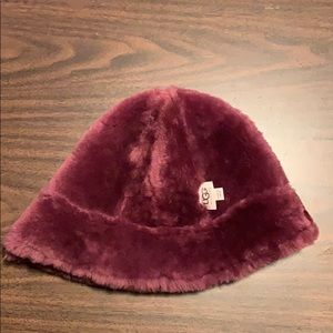 UGG, official, sheepskin maroon hat,used,Like New!